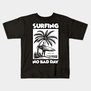 SURFING Kids T-Shirt